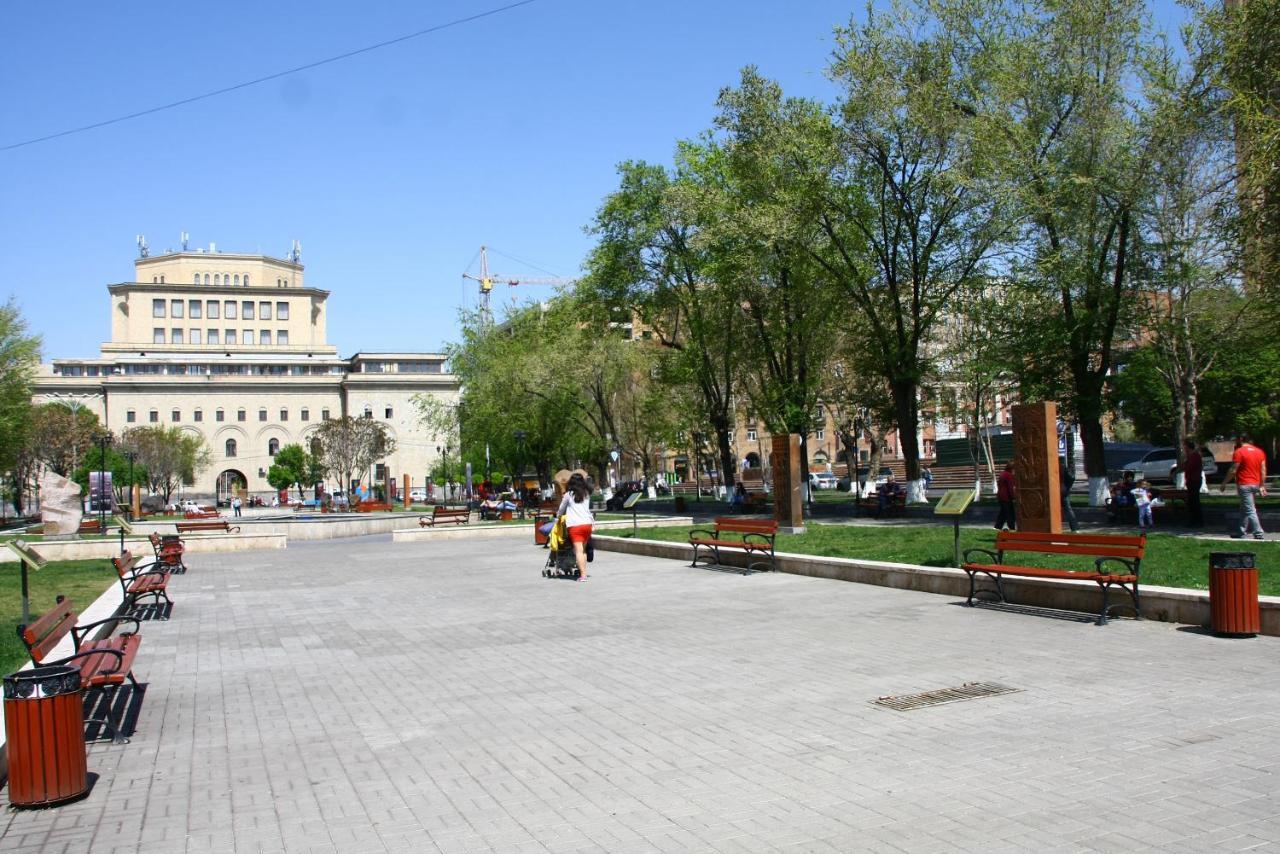 Vernisaj Apt At Republic Square & Ruben Tours Jerevan Exteriör bild